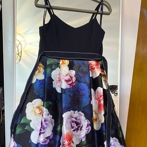 Very cute and beautiful dress Navy floral
